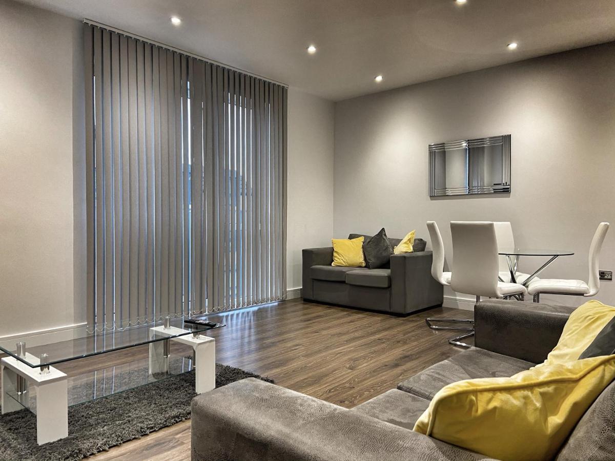 בושי Amazing & Spacious 2 Bed 2 Bath Luxury Apartment With Balcony Free Wifi Sleeps 6 מראה חיצוני תמונה