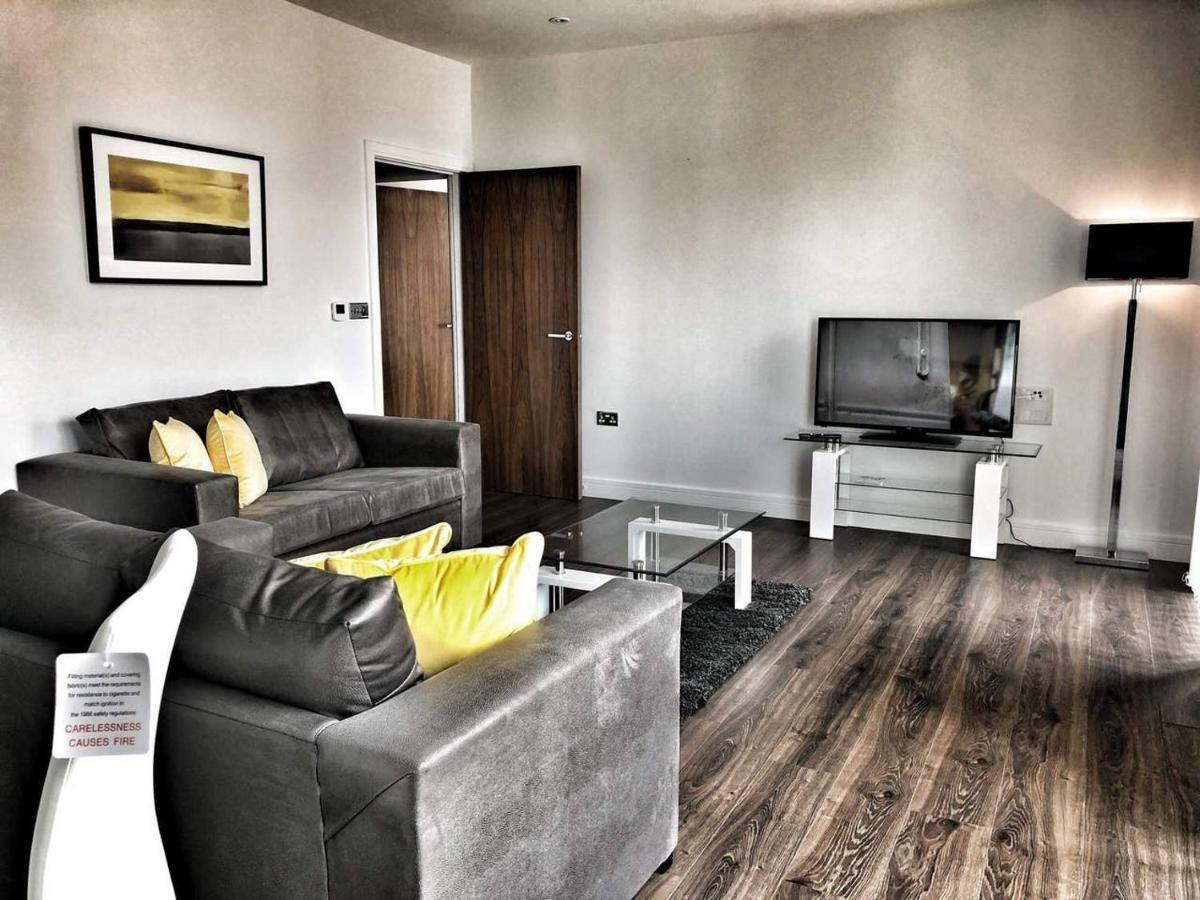 בושי Amazing & Spacious 2 Bed 2 Bath Luxury Apartment With Balcony Free Wifi Sleeps 6 מראה חיצוני תמונה